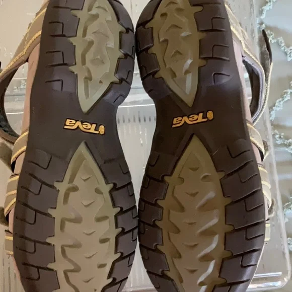 Teva Tierra Sandals - sage and yellow-ish sz 8 - Picture 4 of 9